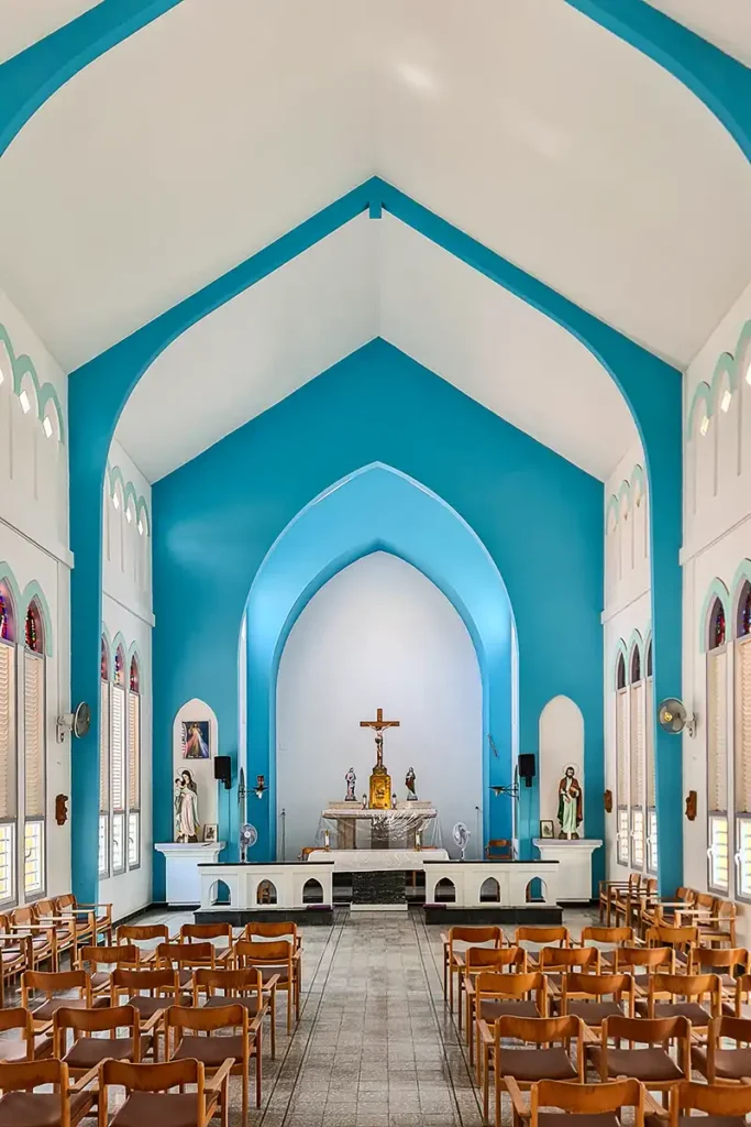 Interieur van de kapel bij het oude Mariadal ziekenhuis op Bonaire.