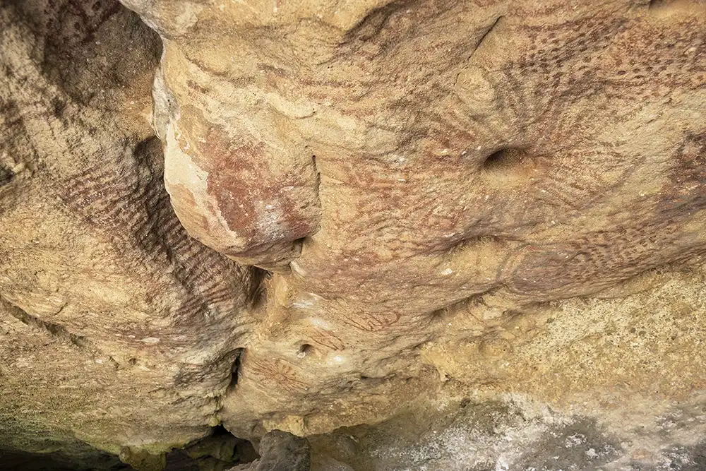 During "The Magical North" tour, we visit the Indian drawings of Onima from the history of Bonaire.