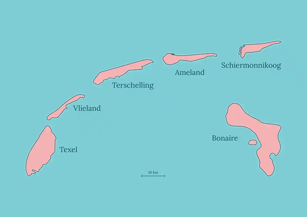 Een kaart waarop Bonaire naast de Waddeneilanden is gelegd om de grootte van Bonaire te kunnen inschatten.