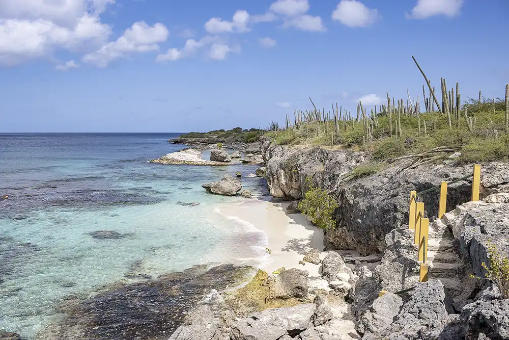 The sandy beach at the bottom of the Wayaka 2 cliff is one of the highlights during the Washington-Slagbaai tour with HopiBonaire.